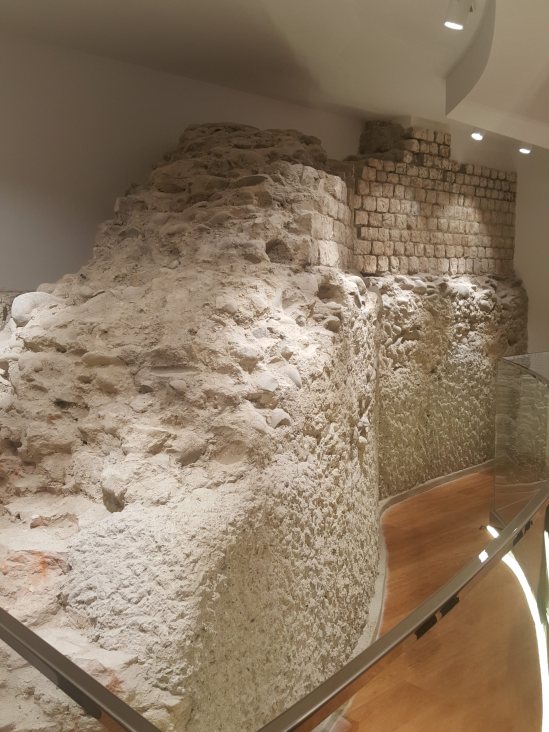 mur uniqlo toulouse.jpg