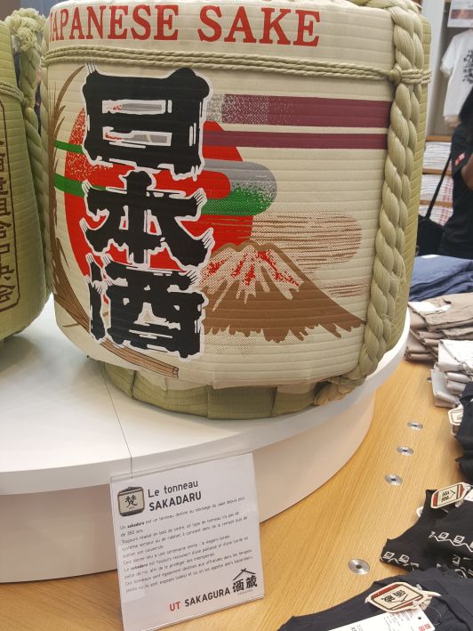 uniqlo toulouse sake.jpg